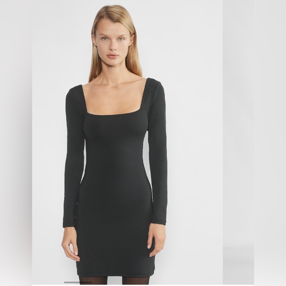 Aritzia
Contour Squareneck Longsleeve Mini dress - Picture 3 of 13